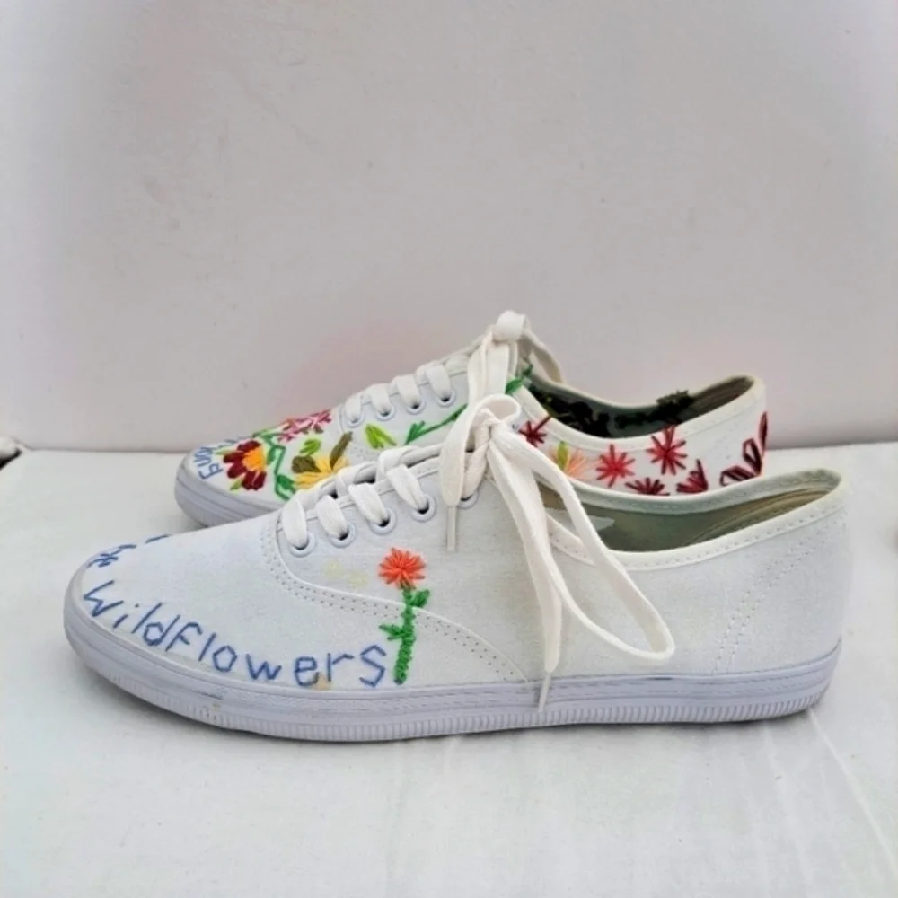 Custom hand embroidered floral canvas tennis shoe 9 - Picture 2 of 13